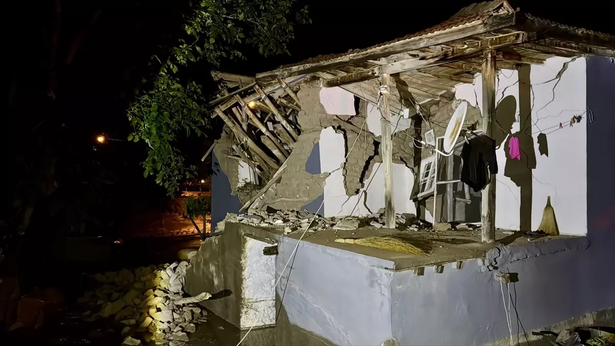 Kırşehir'de Sel Felaketi: 1 Ev Çöktü, 3 Ev Hasar Gördü