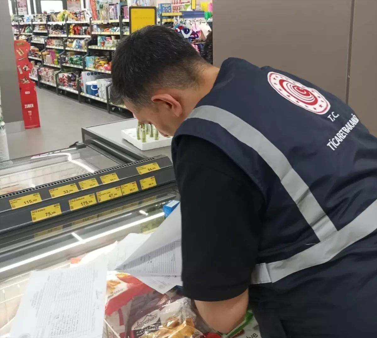 Kırşehir'de Bayram Denetimleri: 12 Bin 400 Ürün Kontrol Edildi