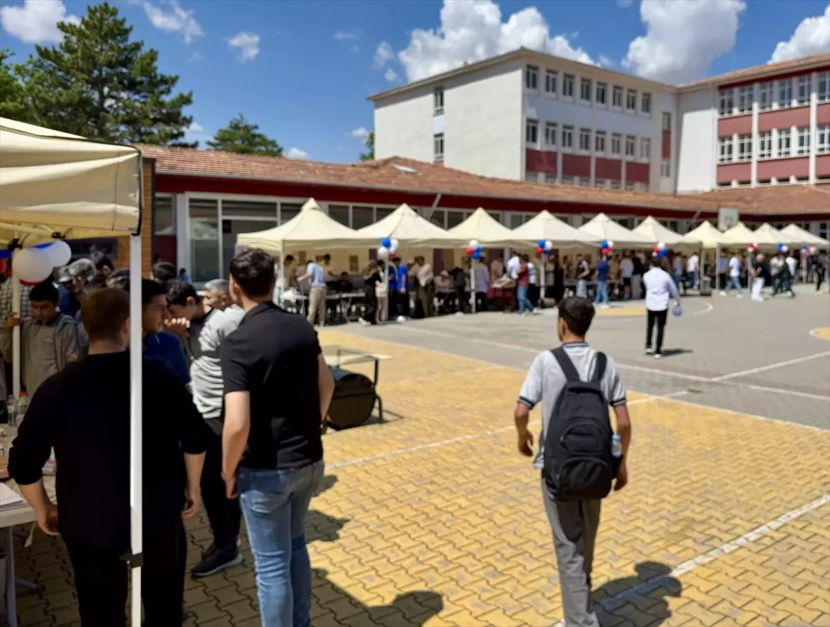 Kırşehir'de TÜBİTAK 4006 Bilim Fuarı ve Bahar Şenliği