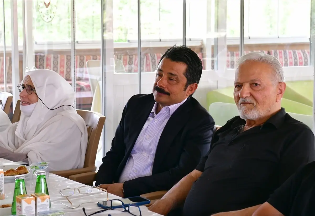 Kırşehir Valisi Demiryürek'ten Huzurevi ve Sevgi Evlerine Bayram Ziyareti