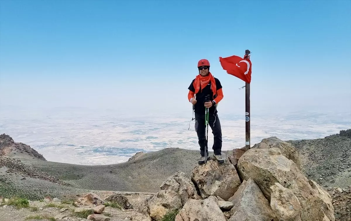 Kırşehirli Dağcılar Hasan Dağı'nda Zirveye Tırmandı