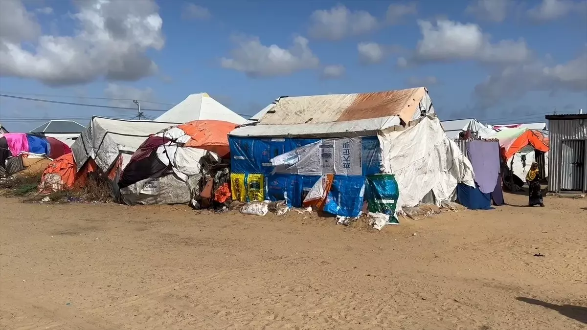 Somali'de Kıtlık ve Çatışma: Mogadişu'daki Mülteci Kamplarındaki Zorlu Hayat