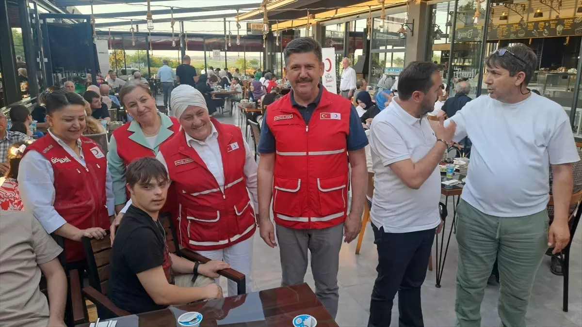 Kızılay'dan Engelli Bireylere Moral Etkinliği