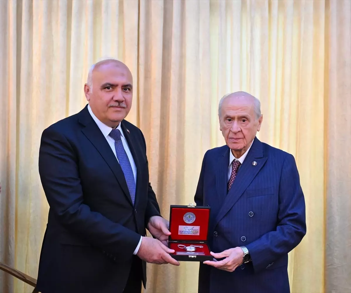 Kızılcahamam Belediye Başkanı Acar'dan Bahçeli'ye anlamlı hediye