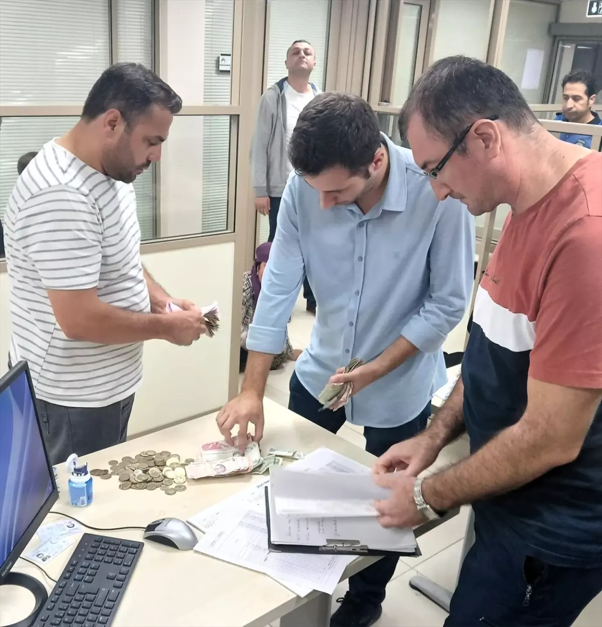 Kocaeli'de Dilencilere Operasyon: 6 Bin 160 Lira Ele Geçirildi