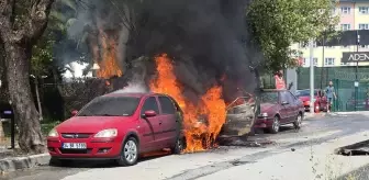 Kocaeli'de Park Halindeki Araçta Yangın