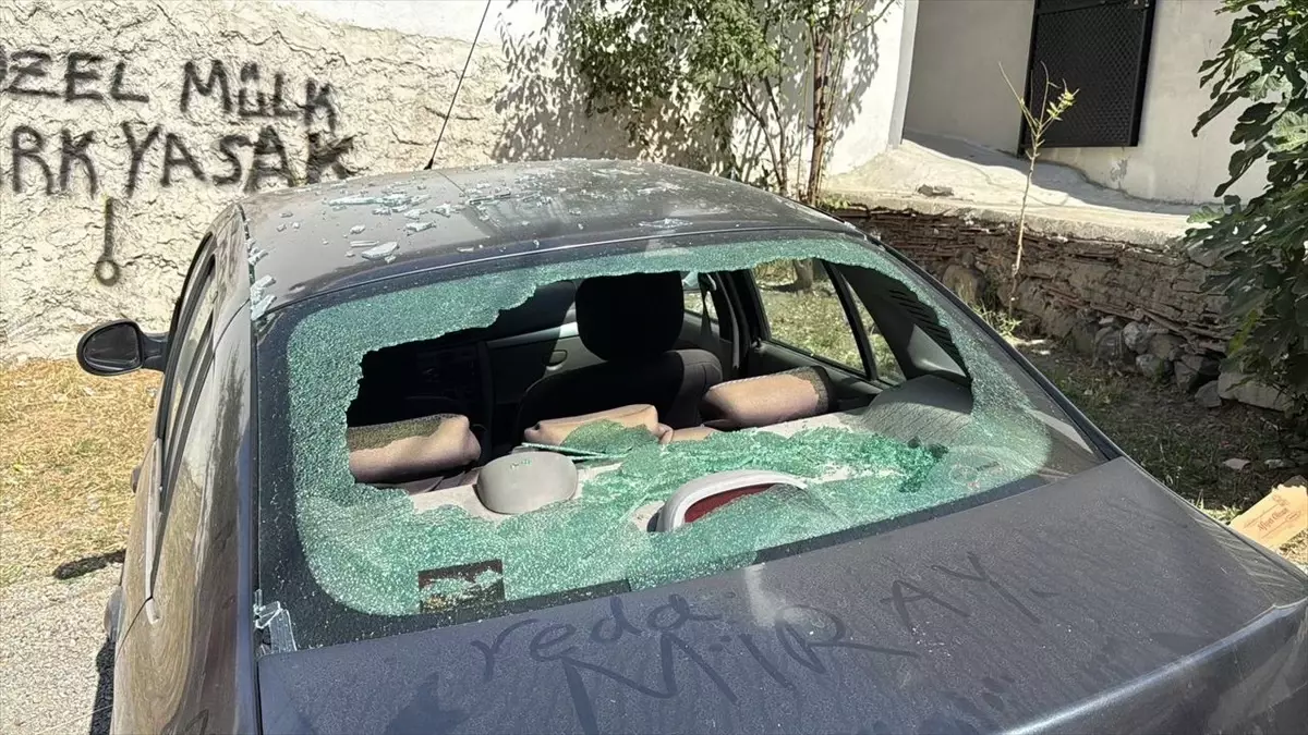 Gebze'de Apartman Dairesinde Yangın: Patlama Meydana Geldi