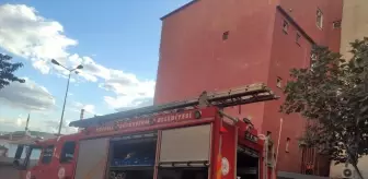Dilovası'nda 5 Katlı Apartmanda Yangın Çıktı