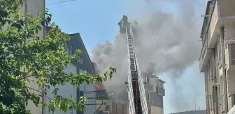Kocaeli'de 4 Katlı Binanın Çatısında Yangın