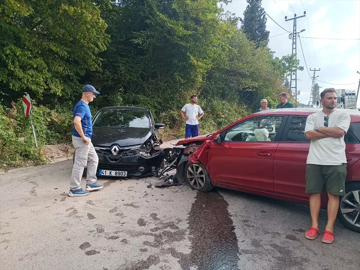Karamürsel'de Otomobil Kazası: 5 Yaralı