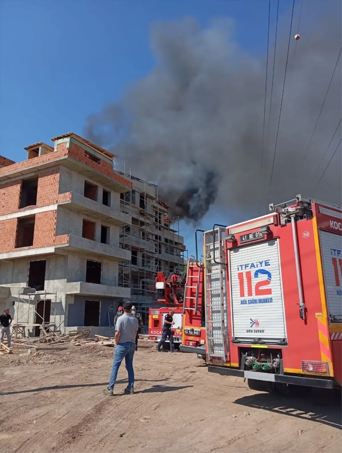 Başiskele'de İnşaat Halindeki Apartmanda Yangın Çıktı