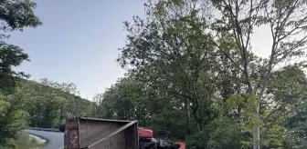 Kartepe'de Devrilen Traktörün Sürücüsü Hastaneye Kaldırıldı