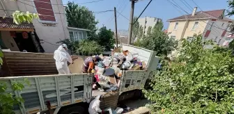Gebze'de Dubleks Daireden Kamyonlarca Çöp Çıkarıldı