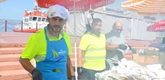 Karamürsel'de 18. Balık Festivali'nde 8 Bin Balık Ekmek İkramı