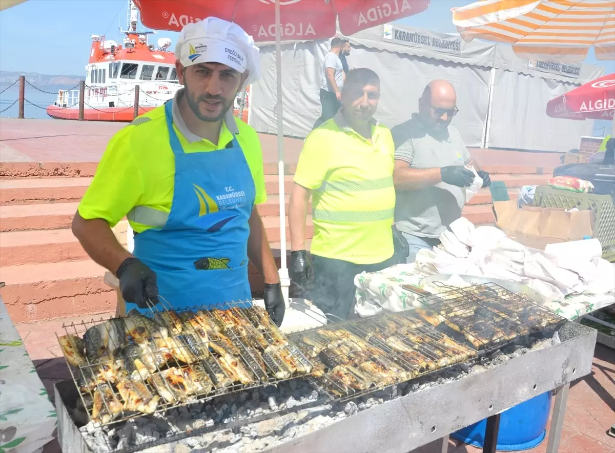 Karamürsel'de 18. Balık Festivali'nde 8 Bin Balık Ekmek İkramı