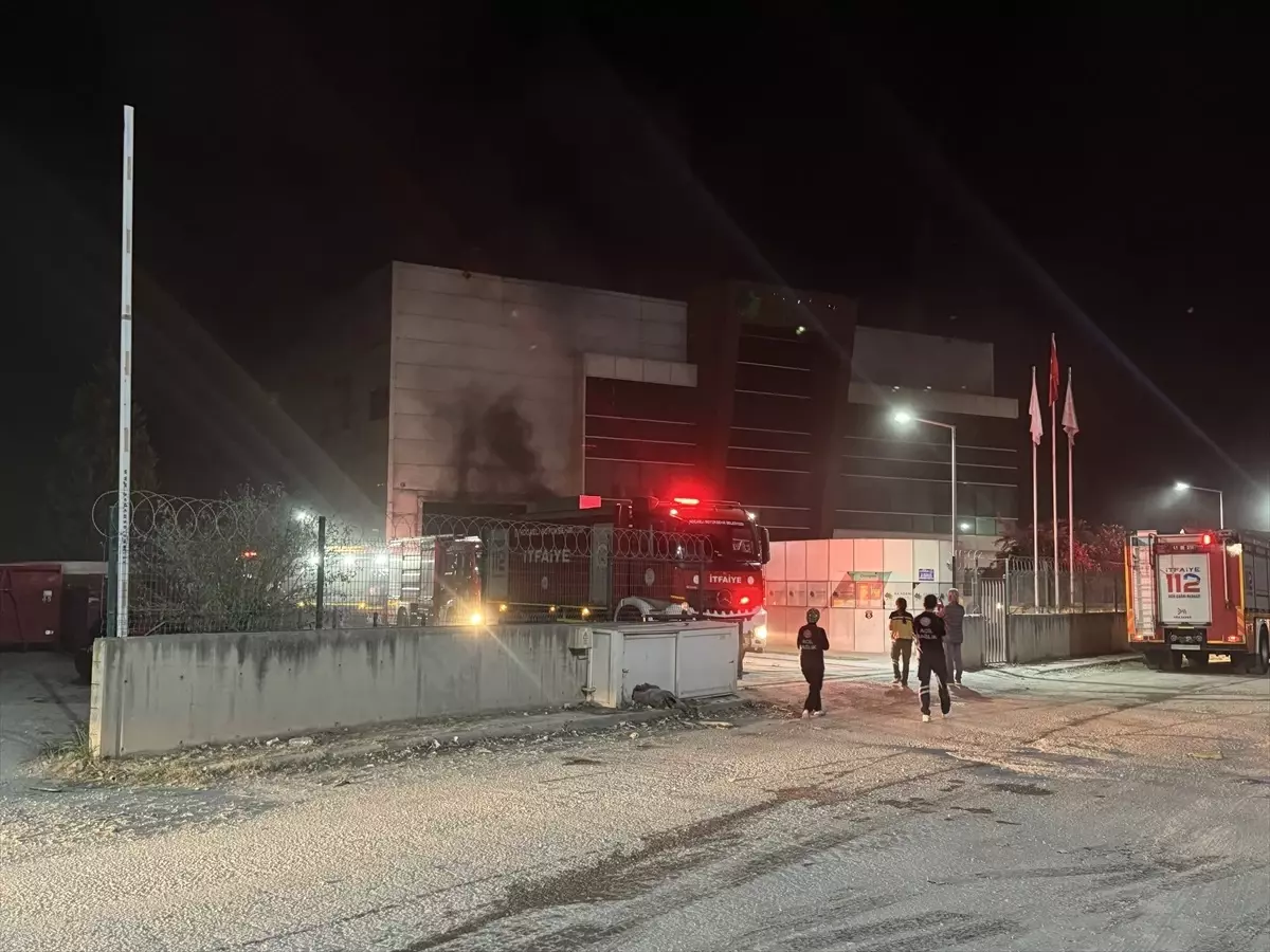 Kartepe'deki Geri Dönüşüm Fabrikasında Yangın Çıktı
