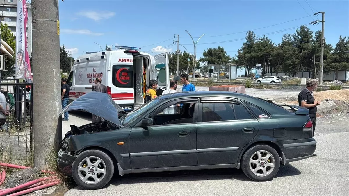 Kocaeli'de Trafik Kazası: 2 Yaralı