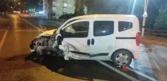 Kocaeli'de Trafik Kazası: 2 Yaralı