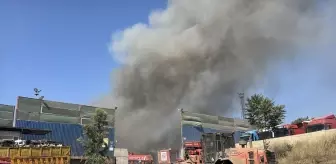 Kocaeli Gebze'de Hurda Atık Depolama Sahasında Yangın Çıktı