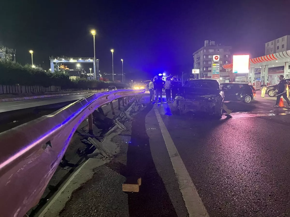Kocaeli'de Trafik Kazası: 4 Yaralı