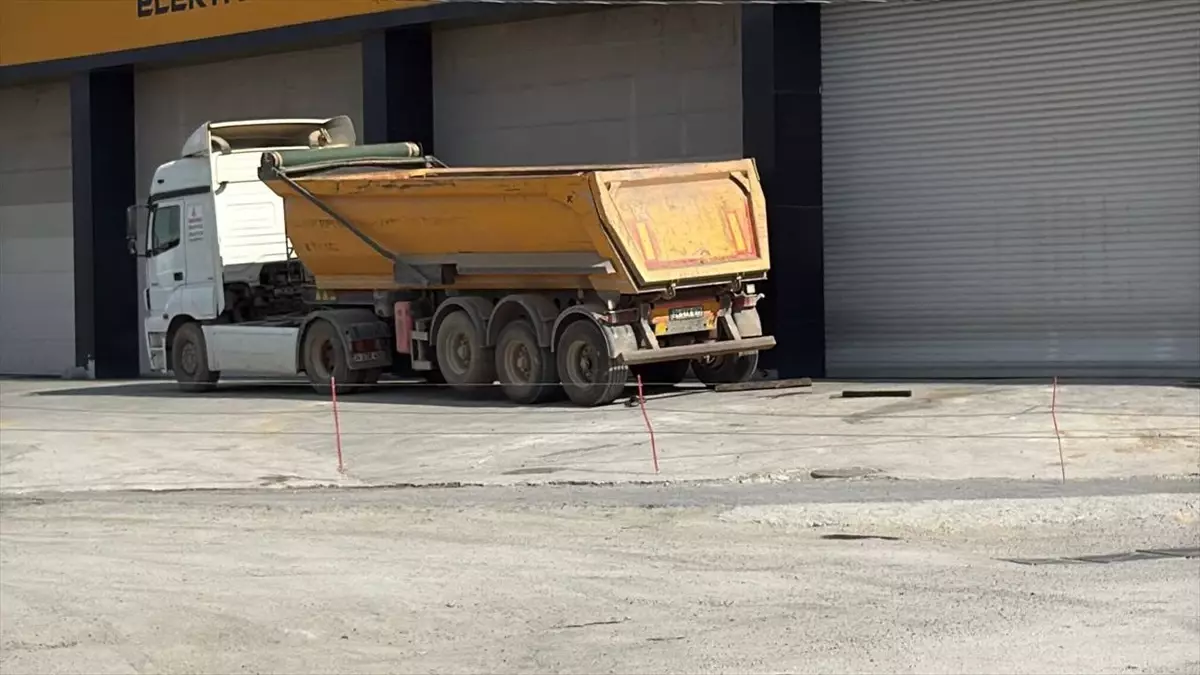 Hafriyat Kamyonu Tamiratında Trajik Kaza: Sürücü Hayatını Kaybetti