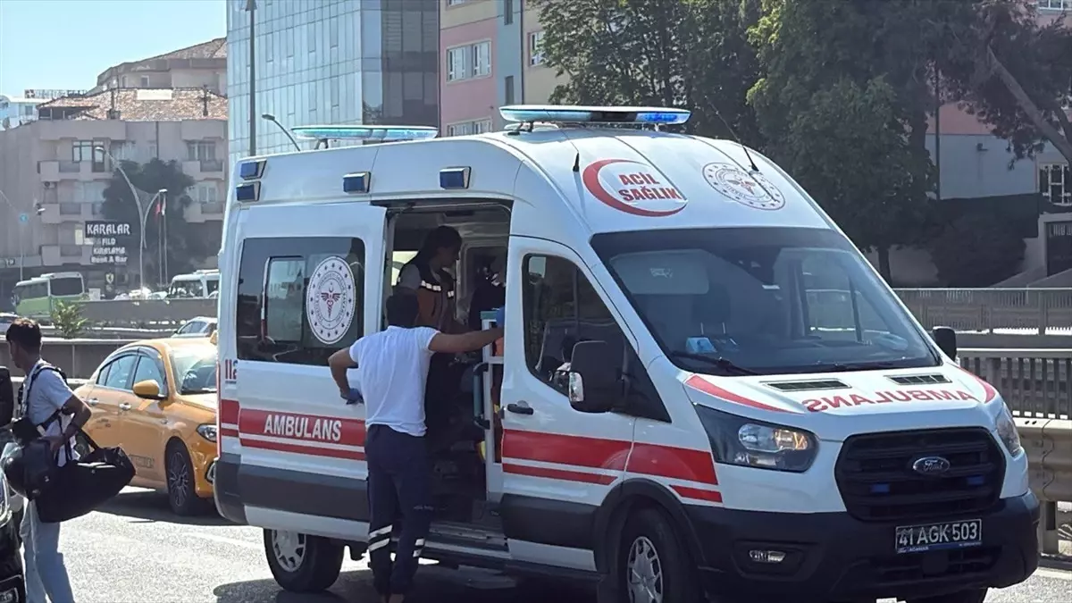 Kocaeli'nin Gebze İncisinde Motosiklet Kazası: Sürücü Yaralandı