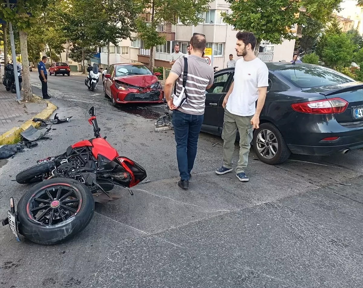 Karamürsel'de Motosiklet Kazası: Sürücü Hastaneye Kaldırıldı