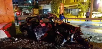 Kocaeli'de Otoyol Bağlantı Köprüsüne Çarpan Otomobilde 2 Kişi Ağır Yaralandı