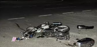 Kocaeli'de Motosiklet ve Otomobil Çarpıştı: 1 Ölü, 2 Yaralı