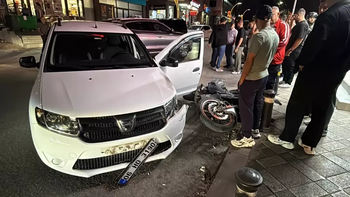 Darıca'da Otomobil ile Motosiklet Çarpıştı: 2 Yaralı