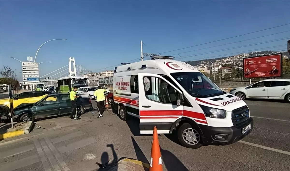 Kocaeli'de Motosiklet ve Otomobil Çarpıştı: Bir Yaralı