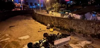 Körfez'de Park Halindeki Kamyonet Dereye Düştü, Yangın Çıktı