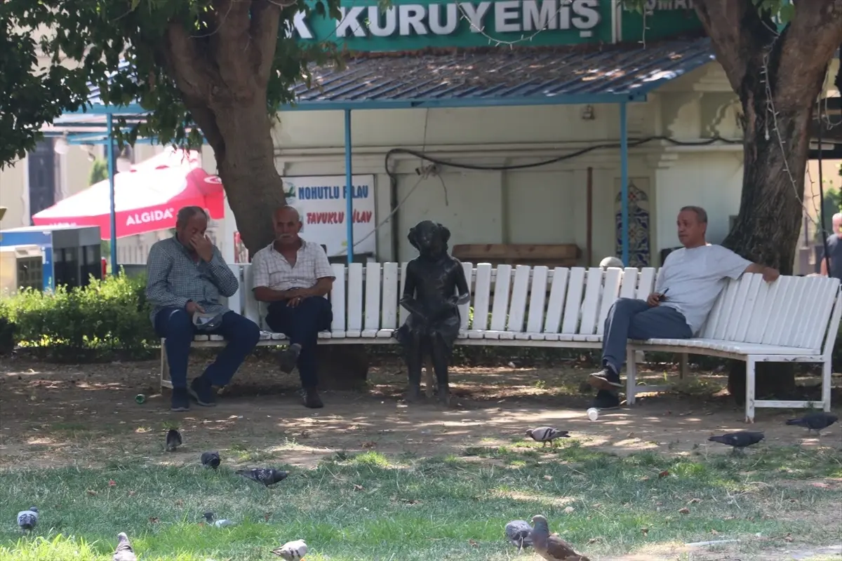 Kocaeli'de Sıcak Hava Etkili: Parklar Serinleme Noktası Oldu