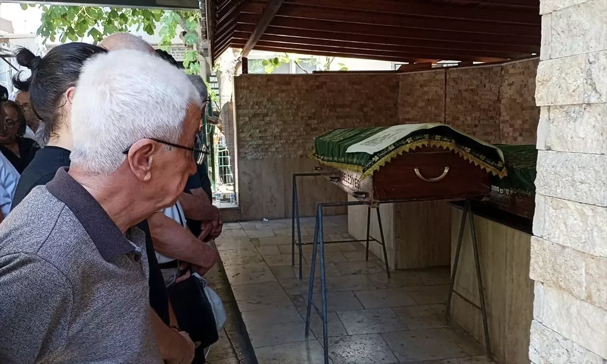 Karamürsel'de Baba ve Oğul Cinayeti: Cenaze Töreni Düzenlendi