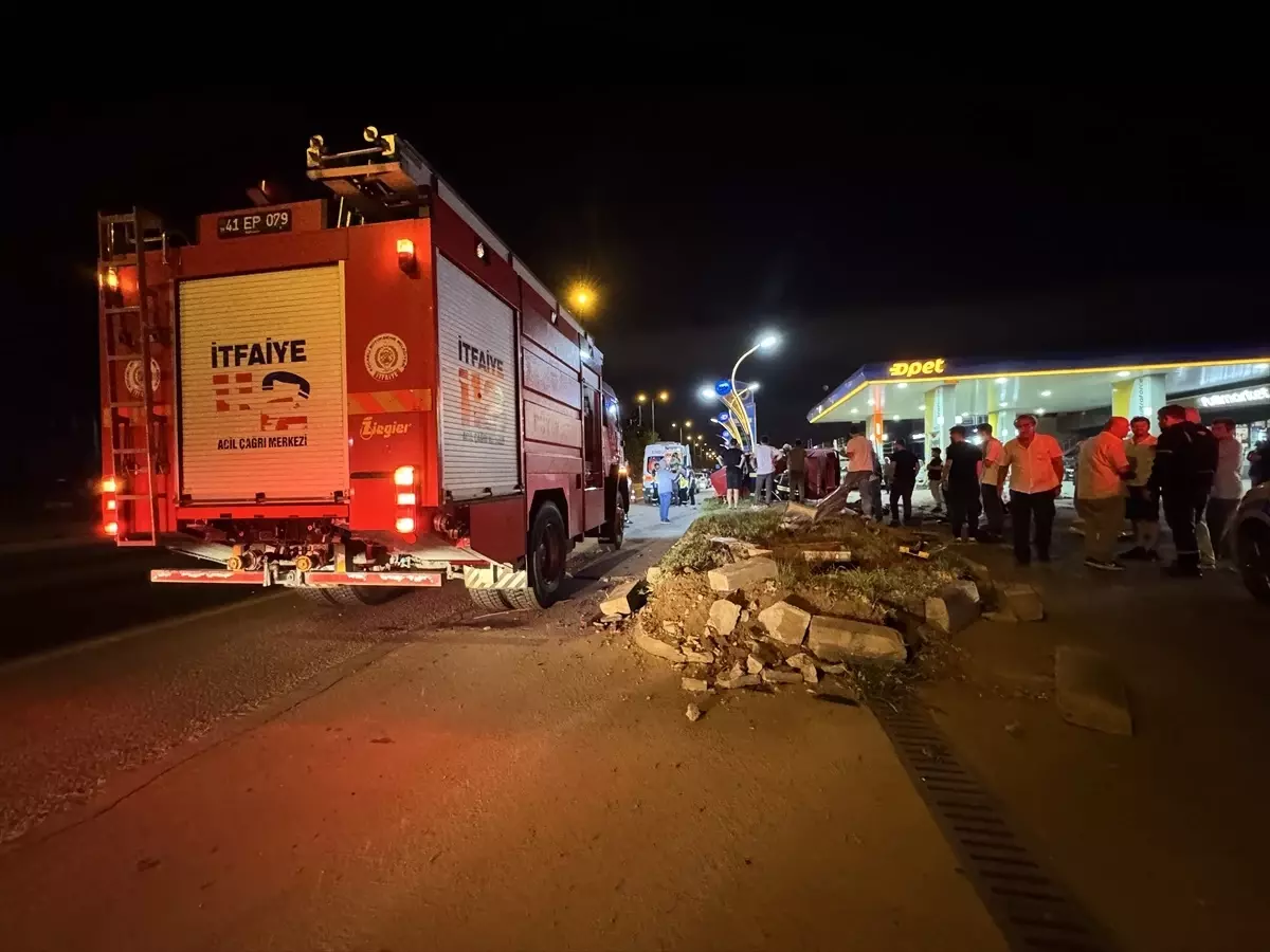 Kocaeli'de Takla Atan Otomobilde 2 Yaralı
