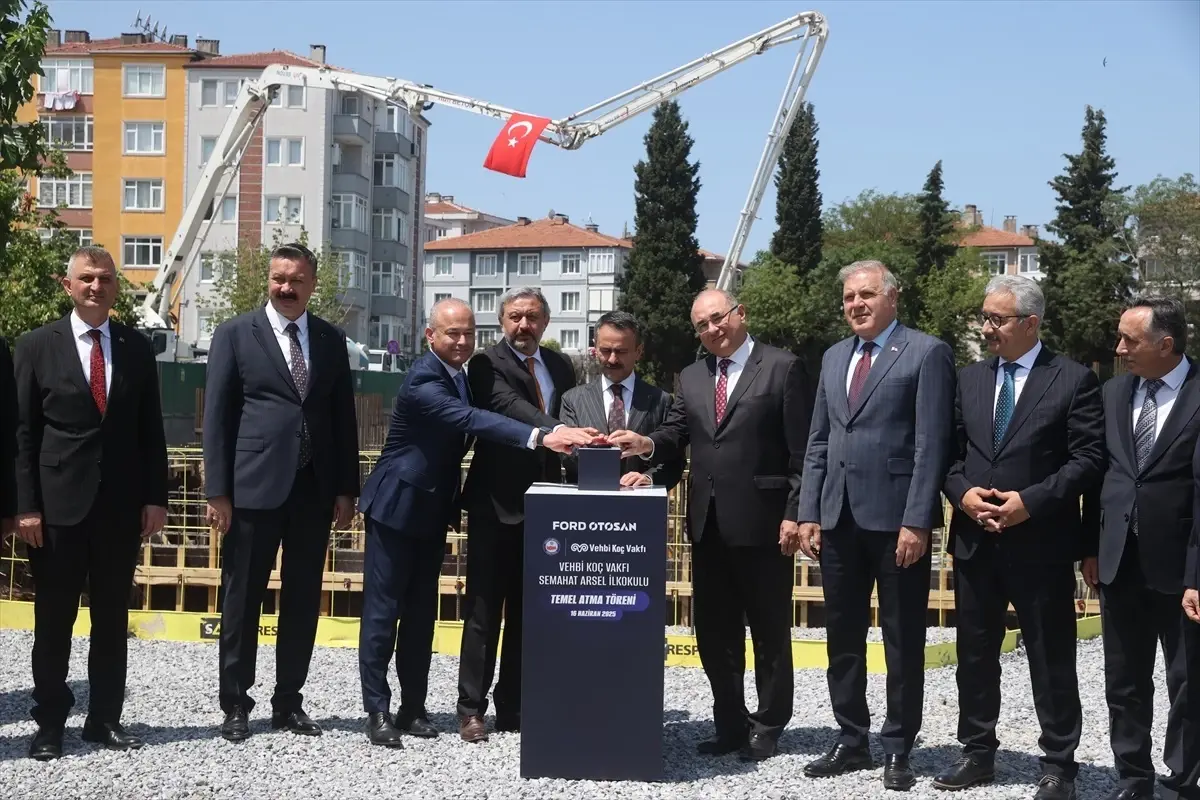 Kocaeli'de Vehbi Koç Vakfı Semahat Arsel İlkokulu'nun temeli atıldı
