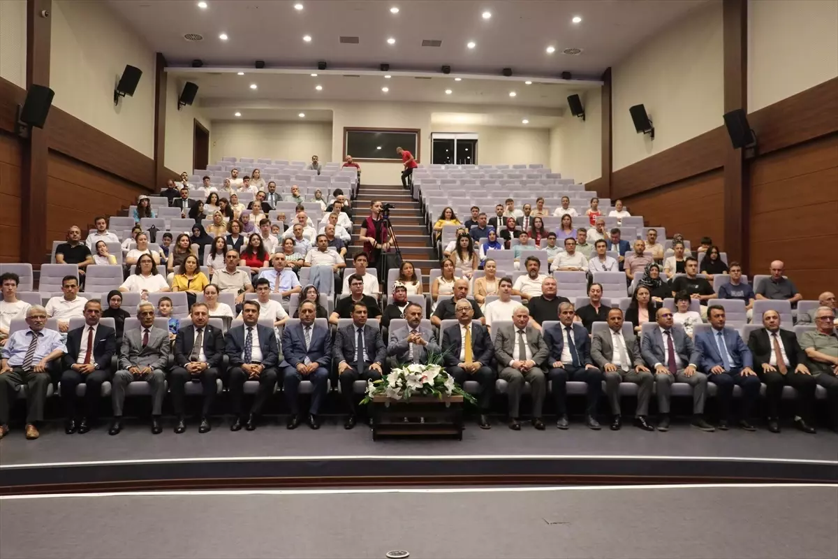 Kocaeli'de YKS ve LGS Dereceye Giren Öğrencilere Ödül Töreni