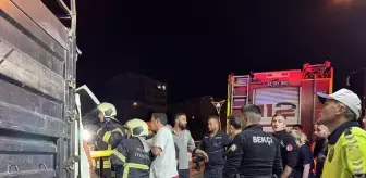 Kocaeli'de Kamyonet Yön Tabelasına Çarptı: Sürücü Yaralı