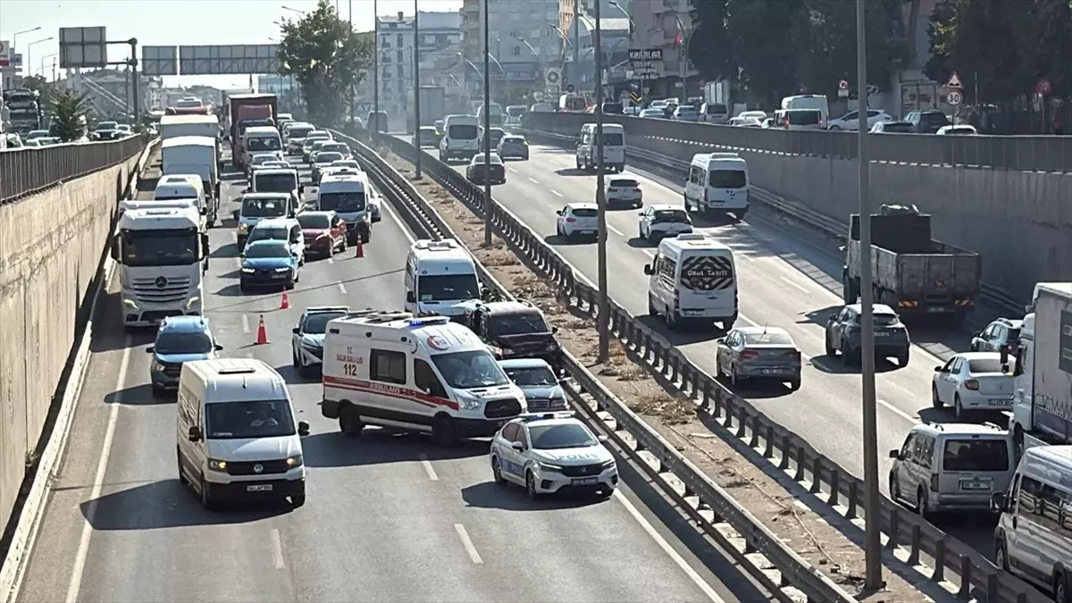 Kocaeli'de Zincirleme Trafik Kazası: 1 Yaralı