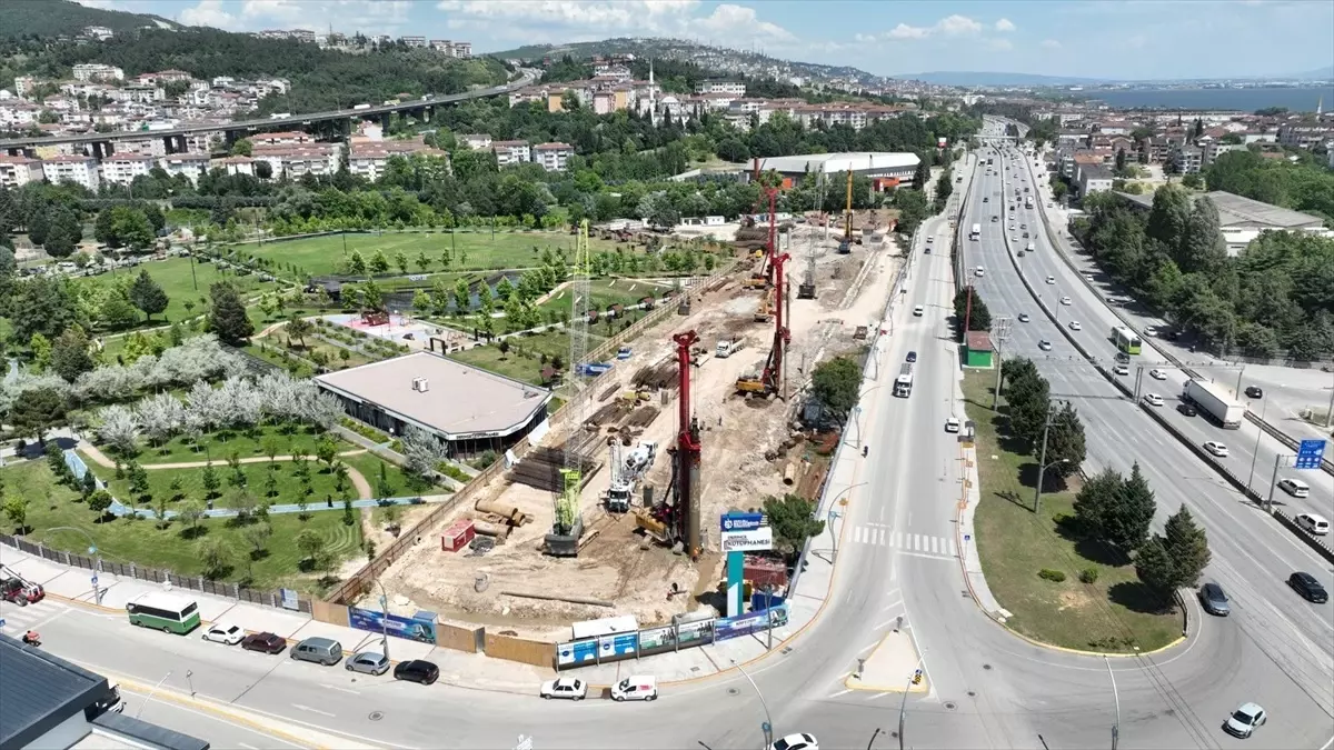 Kocaeli'de Körfezray Metro Projesi'nde Çalışmalar Devam Ediyor