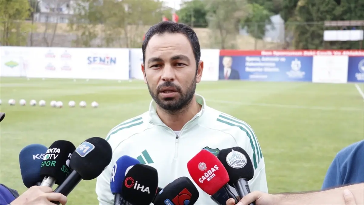 Kocaelispor'un Teknik Direktörü Selçuk İnan: 'Hedefimiz Yukarıyı Yakalamak'