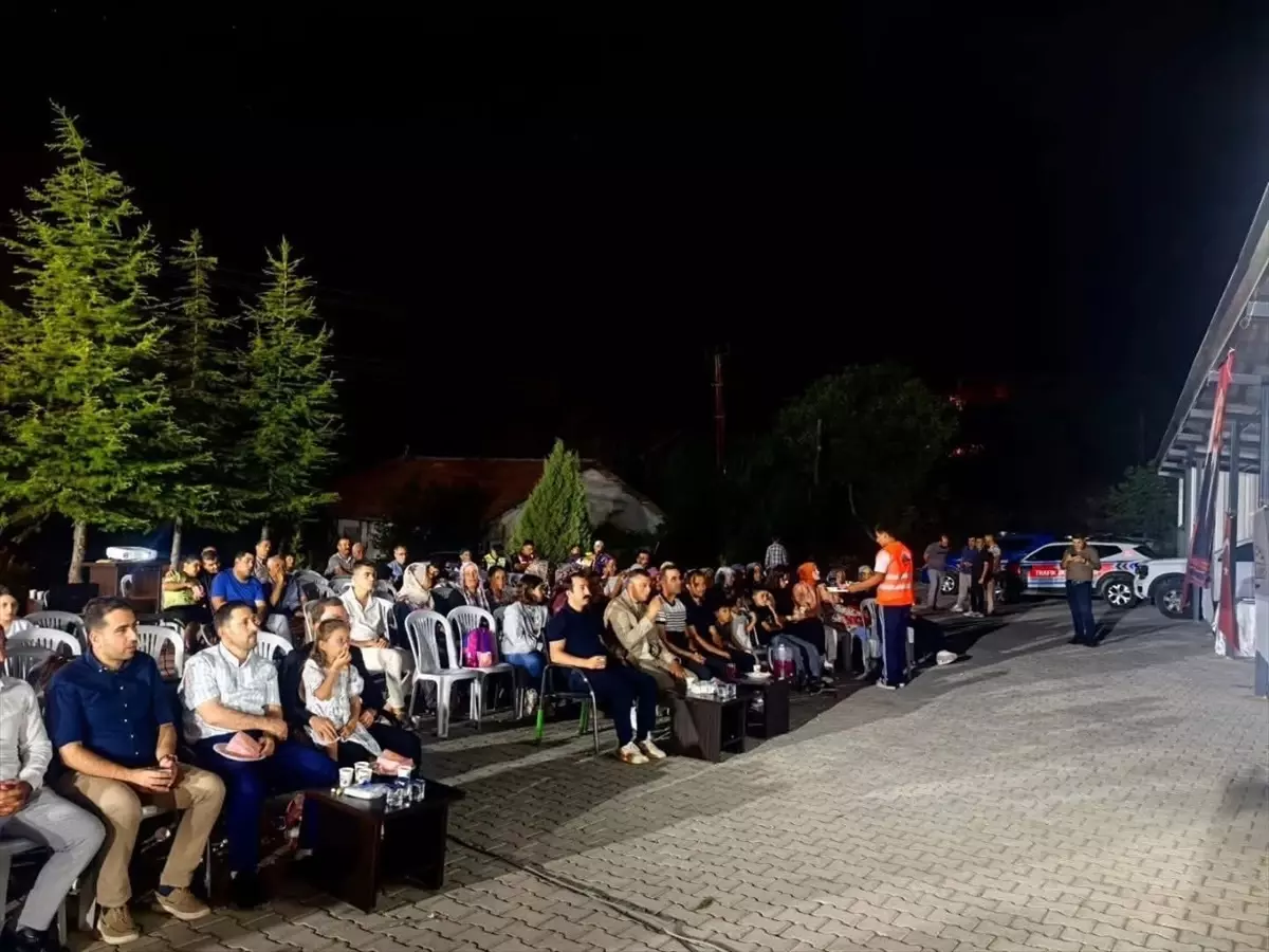 Hekimhan'da Açık Hava Sinema Etkinliği Düzenlendi