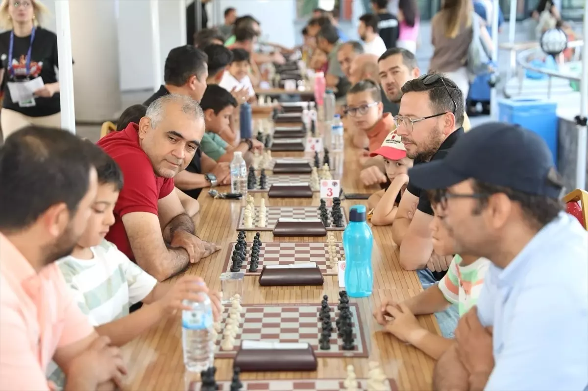 Kocasinan'da Baba-Oğul Satranç Turnuvası Düzenlendi