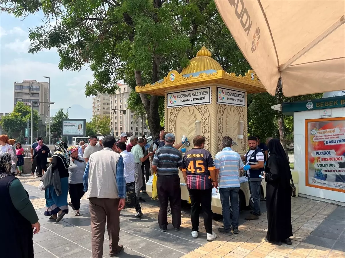 Kocasinan Belediyesi Yaz Sıcaklarında Limonata İkram Ediyor