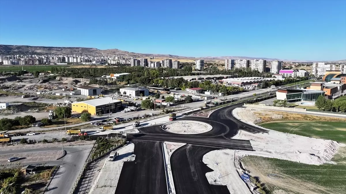 Kocasinan'da 200 Milyon Liralık Asfaltlama Çalışmaları Devam Ediyor