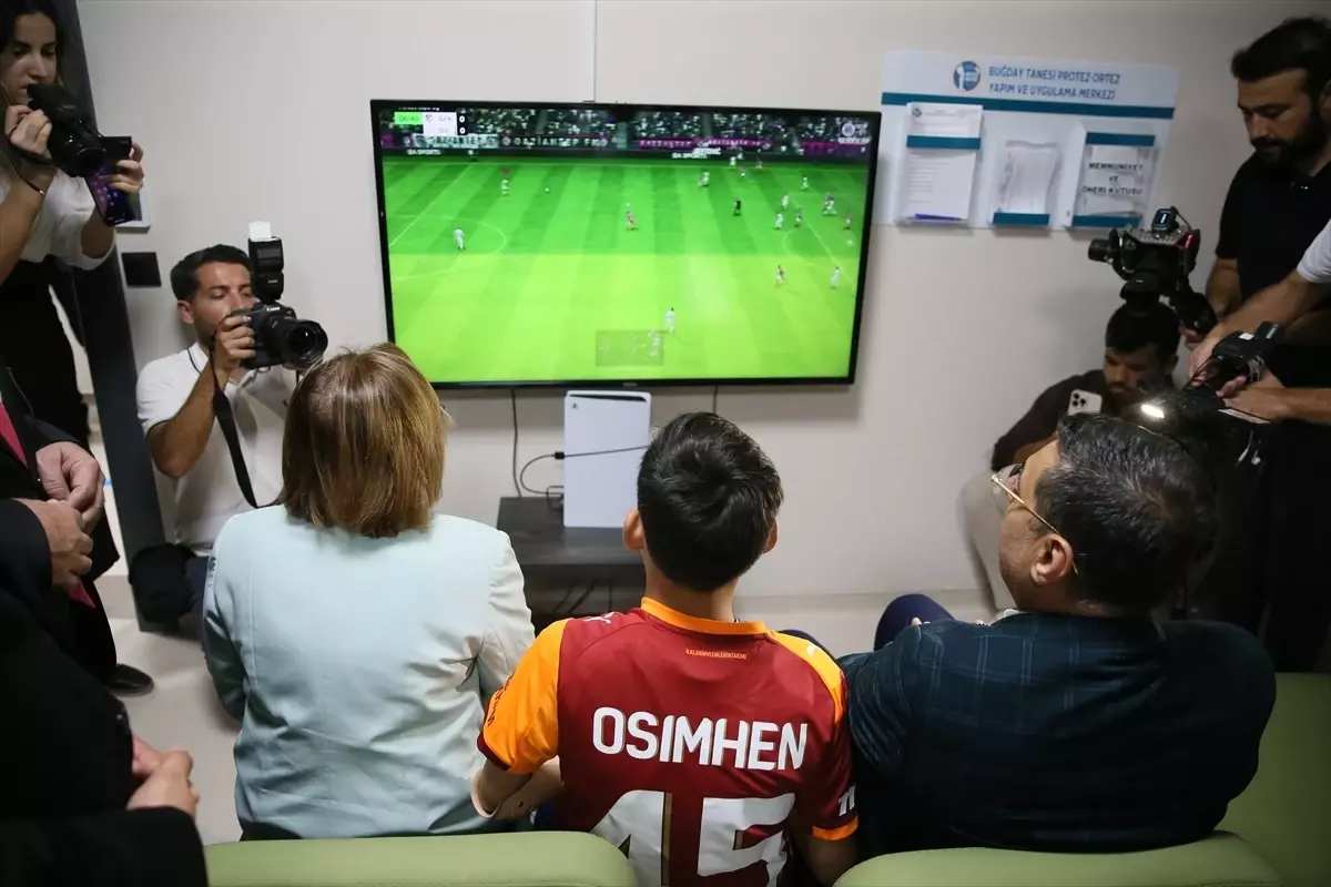 Protez Koluna Kavuşan Mehmet Efe, Oyun Konsolu Keyfini Yaşadı