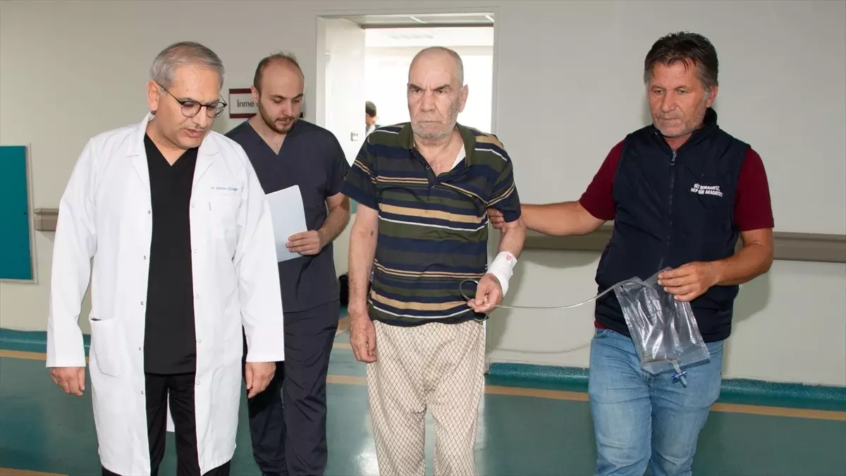 Tıkalı Damarı Açılan Hasta, Ameliyat Sonrası Yürümeye Başladı