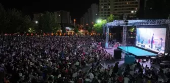 Konya'da Açık Hava Sineması: 'Cep Herkülü: Naim Süleymanoğlu' Filmi İlgiyle İzlenildi