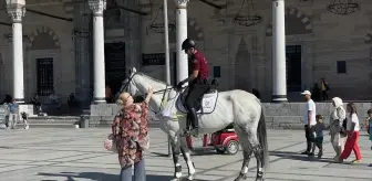 Konya'da Atlı Polisler Vatandaşların İlgi Odağı Oldu
