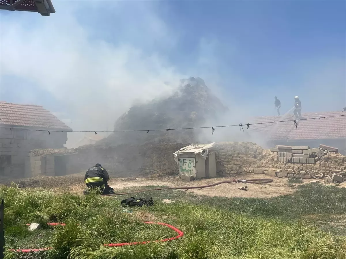 Konya'da Saman Balyası Yangını: 2.500 Balyadan Fazlası Zarar Gördü